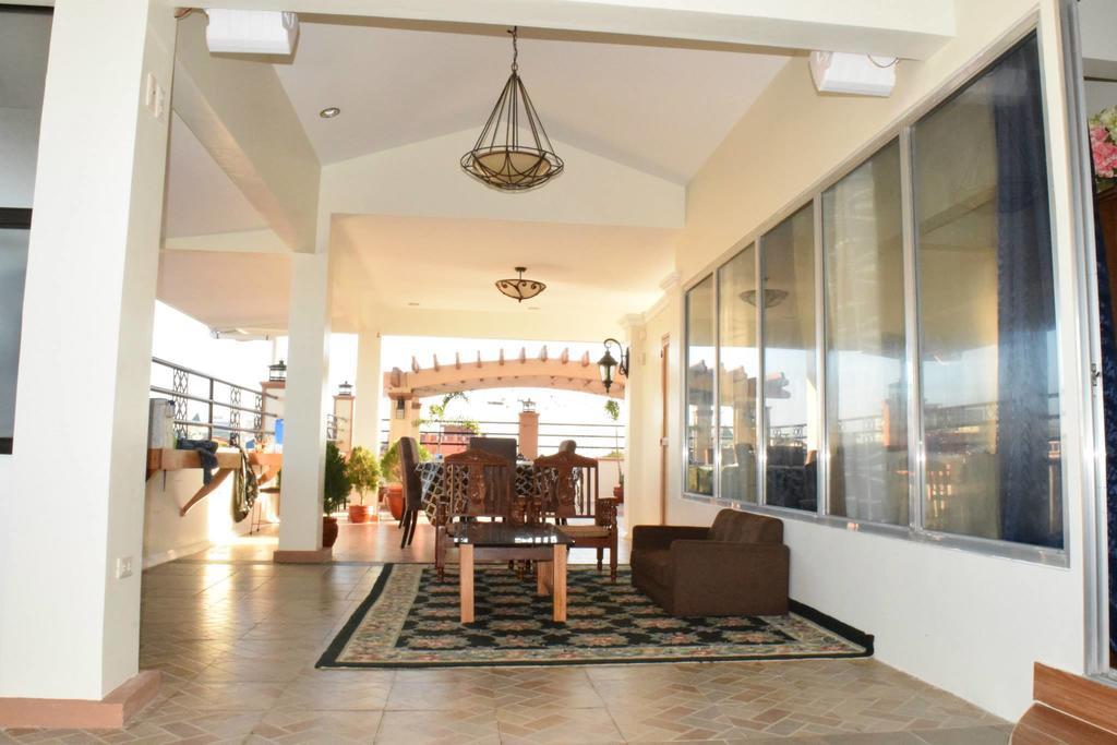 The Saint Joseph Residential Suites Lucena Quarto foto