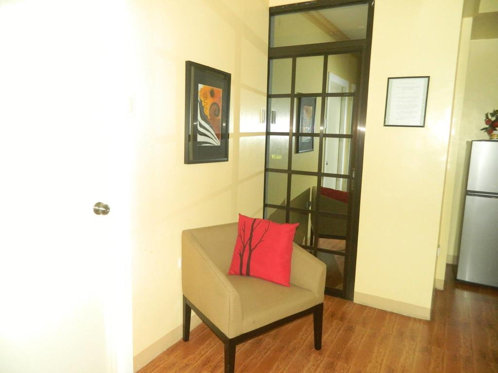The Saint Joseph Residential Suites Lucena Quarto foto
