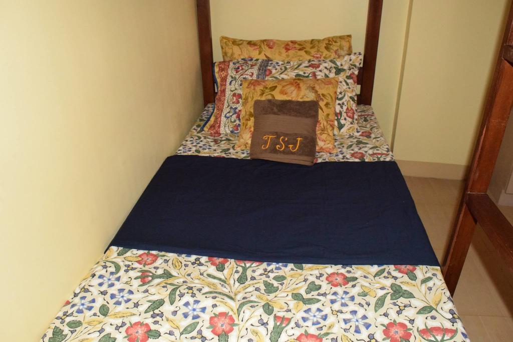 The Saint Joseph Residential Suites Lucena Quarto foto